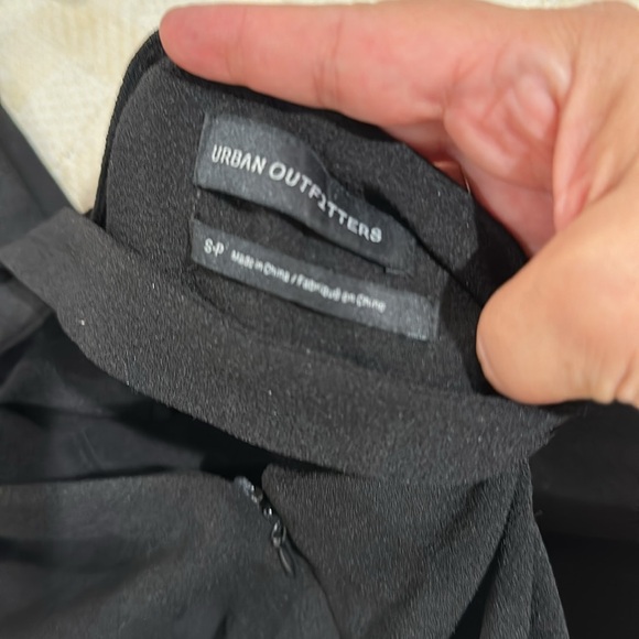 URBAN OUTFITTERS V-Neck Cross Back Cropped Wide Leg Jumpsuit Neutral Bla… - Picture 5 of 14